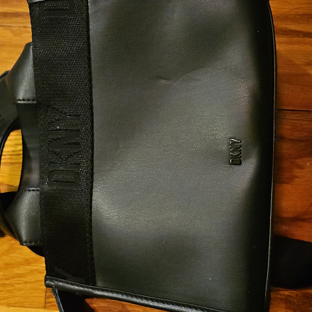 DKNY Womens Small Crossbody Bag